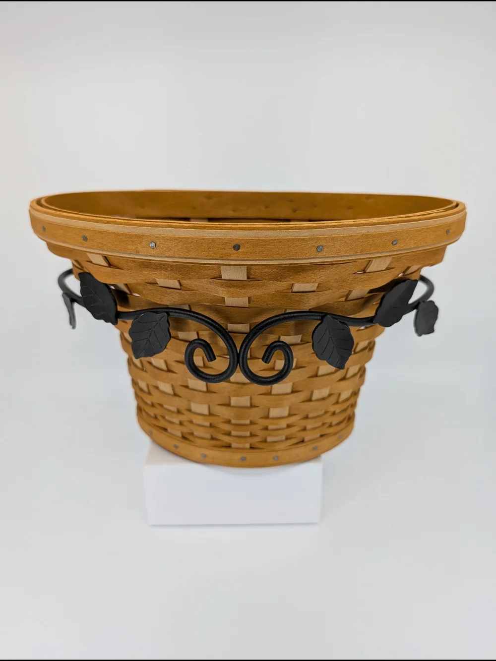 Longaberger 2005 Wall Vase Basket/Planter & Wrought Iron Stand/Hanger w/Leaves